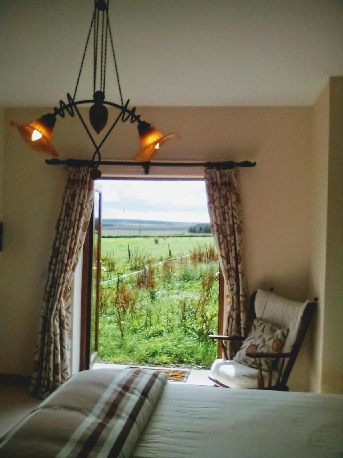 Bed and Breakfast April House Barrock Экстерьер фото