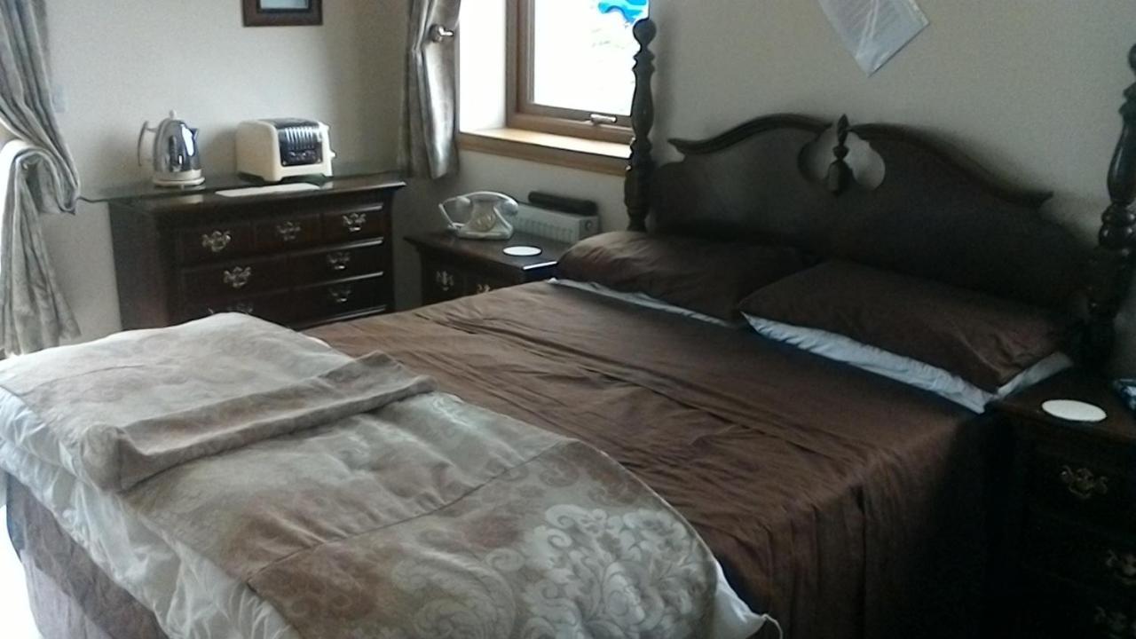 Bed and Breakfast April House Barrock Экстерьер фото
