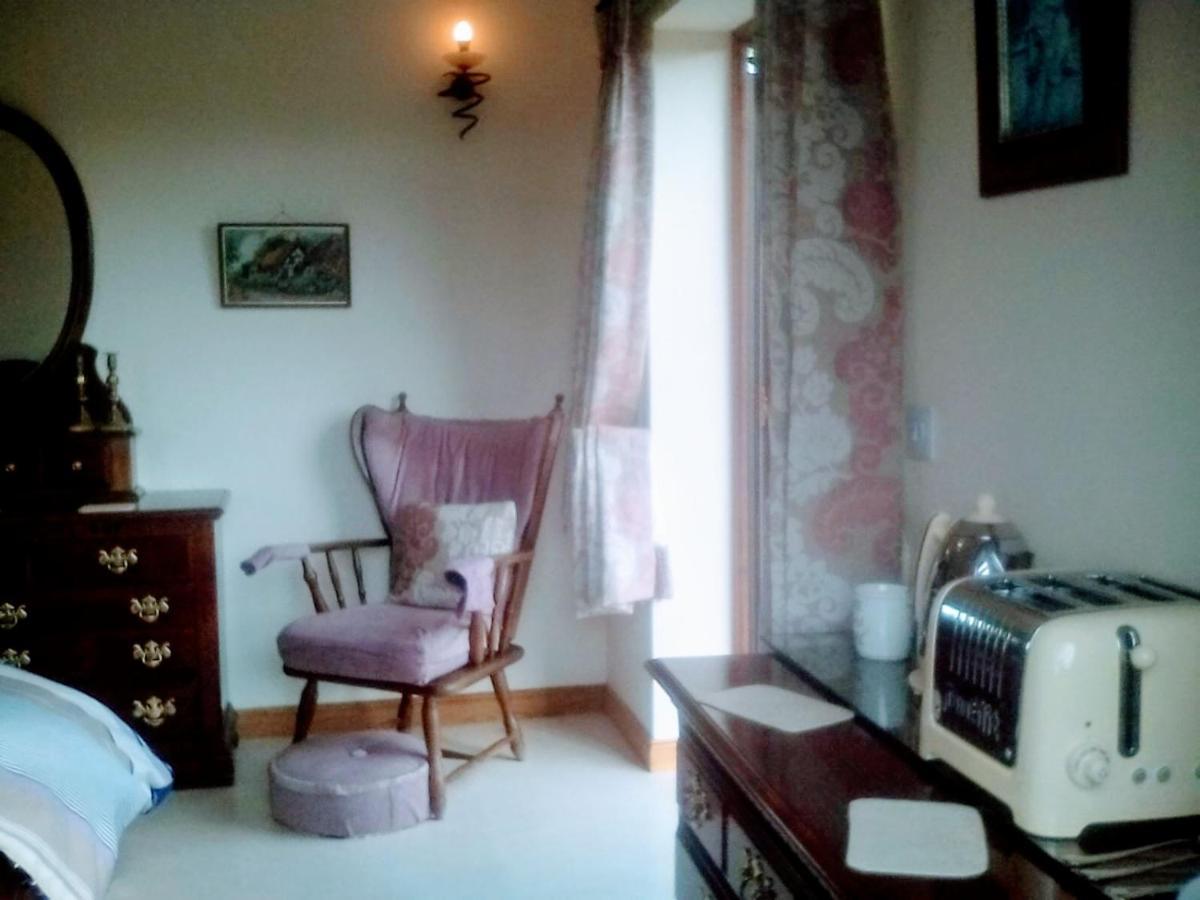 Bed and Breakfast April House Barrock Экстерьер фото